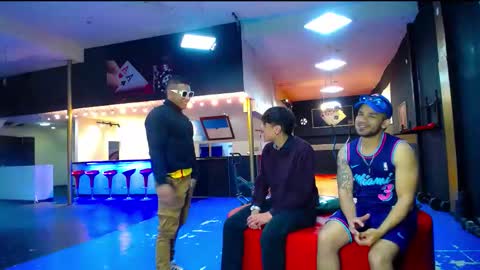 extrangers online show from September 26, 11:36 am