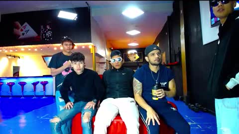 extrangers online show from September 30, 11:04 am