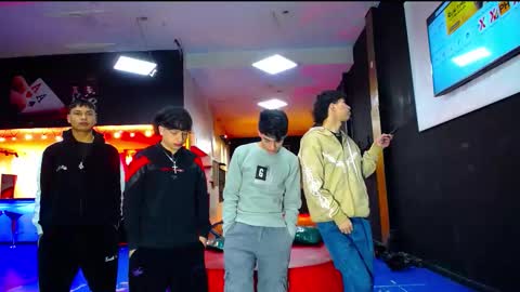 extrangers online show from October 20, 12:27 pm