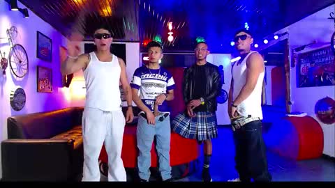 extrangers online show from January 18, 1:15 pm