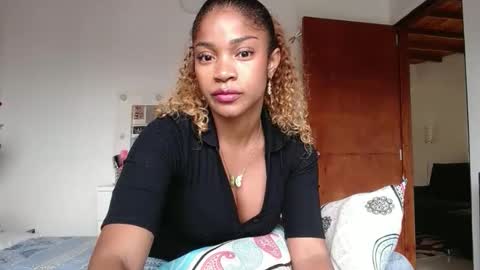 Snapshot of extrelli chatting on December 16, 9:53 pm extrelli online show from December 16, 9:53 pm