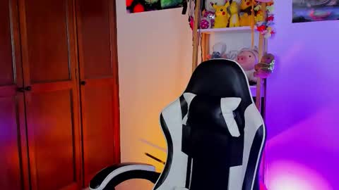 Emily online show from January 13, 6:57 pm