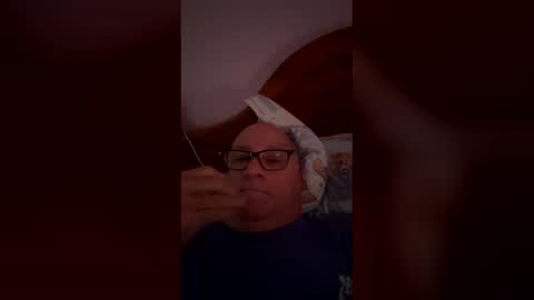 Snapshot of ez2do4u chatting on December 18, 9:15 am ez2do4u online show from December 18, 9:15 am