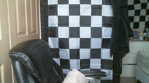 Snapshot of ezra_naamah chatting on February 23, 8:22 pm Ezra Naamah online show from February 23, 8:22 pm