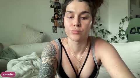 Emily online show from September 16, 9:27 pm