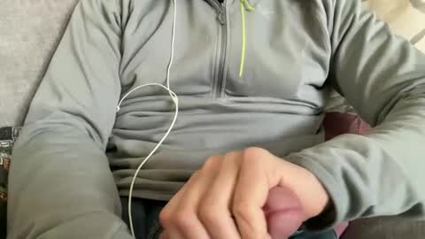 Snapshot of f33l1ngh0rny chatting on March 13, 6:14 pm F33lingh0rny online show from March 13, 6:14 pm