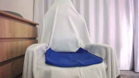 Snapshot of faceless___ chatting on December 10, 2:06 pm Bree online show from December 10, 2:06 pm