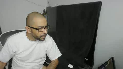 Snapshot of faded805 chatting on June 1, 4:47 am Mark online show from June 1, 4:47 am
