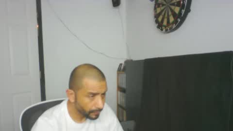 Snapshot of faded805 chatting on June 5, 11:05 am Mark online show from June 5, 11:05 am