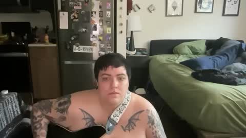 Snapshot of faenforest chatting on April 13, 1:11 am faenforest online show from April 13, 1:11 am