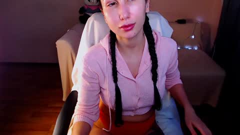 Elli  online show from December 13, 1:44 pm