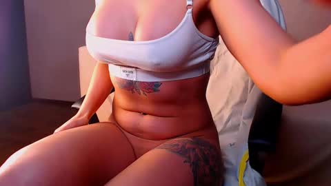 Elli  online show from February 25, 8:30 pm