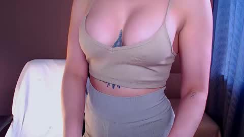 Elli  online show from September 19, 1:45 pm