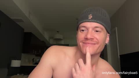 Snapshot of fairybae5 chatting on November 28, 7:44 am Travis online show from November 28, 7:44 am