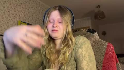 Snapshot of fairydreams_ chatting on February 4, 8:58 pm Arisha online show from February 4, 8:58 pm