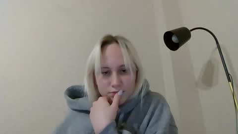 fairyfeller_ online show from September 30, 4:23 pm