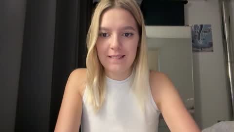 fairyflicker online show from February 3, 1:49 pm