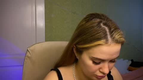 Ilona online show from April 4, 8:01 am