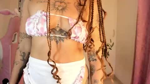 Snapshot of fallenangel_g chatting on December 8, 2:49 am Fallen Angel online show from December 8, 2:49 am