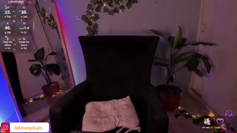 Snapshot of fallenangel_g chatting on October 4, 2:09 am Fallen Angel online show from October 4, 2:09 am