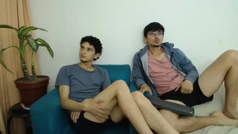 Snapshot of fallgays chatting on April 9, 2:11 am FallGays online show from April 9, 2:11 am