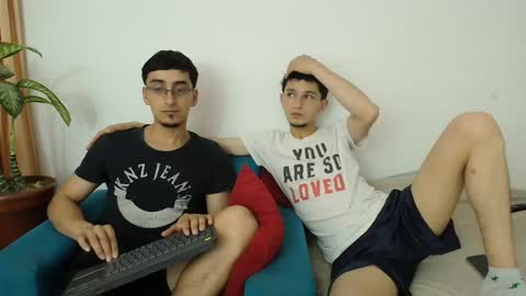 Snapshot of fallgays chatting on April 17, 2:58 am FallGays online show from April 17, 2:58 am