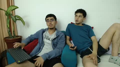 Snapshot of fallgays chatting on April 22, 2:47 am FallGays online show from April 22, 2:47 am