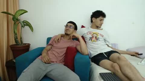 Snapshot of fallgays chatting on April 24, 3:31 am FallGays online show from April 24, 3:31 am