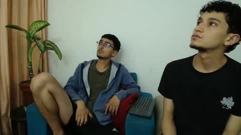Snapshot of fallgays chatting on April 28, 3:44 am FallGays online show from April 28, 3:44 am