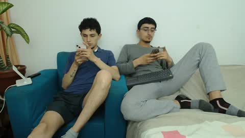 Snapshot of fallgays chatting on April 30, 1:56 am FallGays online show from April 30, 1:56 am