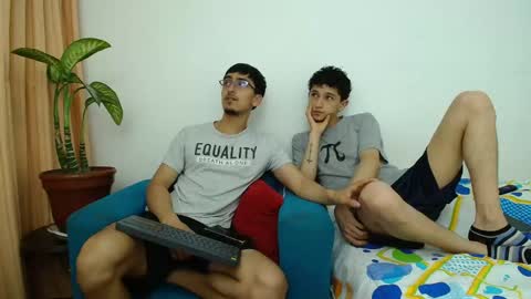 Snapshot of fallgays chatting on May 5, 1:35 am FallGays online show from May 5, 1:35 am