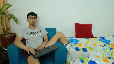Snapshot of fallgays chatting on May 11, 1:44 am FallGays online show from May 11, 1:44 am