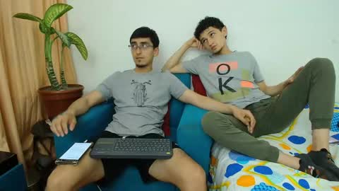 Snapshot of fallgays chatting on May 13, 1:58 am FallGays online show from May 13, 1:58 am