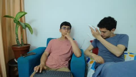 Snapshot of fallgays chatting on May 19, 3:02 am FallGays online show from May 19, 3:02 am