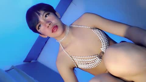 Ivy Lauren online show from February 1, 9:19 pm