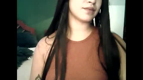 Snapshot of fallwithlove chatting on March 11, 3:18 pm Love online show from March 11, 3:18 pm