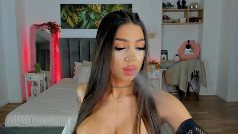 Jennifer online show from October 6, 6:49 pm