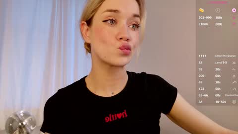 fancyamelia online show from October 7, 1:19 pm