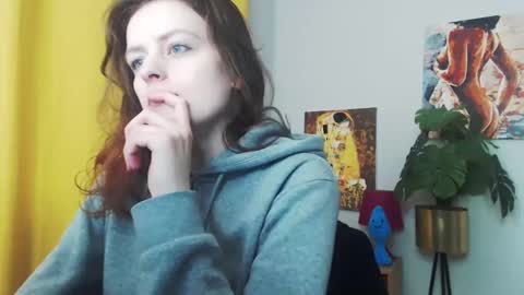 Snapshot of fancynadine chatting on December 4, 6:22 am Nadine online show from December 4, 6:22 am