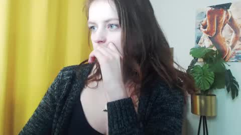 Snapshot of fancynadine chatting on December 9, 9:28 am Nadine online show from December 9, 9:28 am