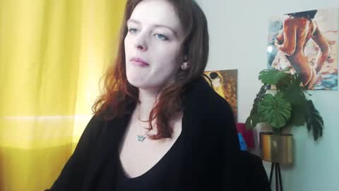 Snapshot of fancynadine chatting on December 17, 10:12 am Nadine online show from December 17, 10:12 am