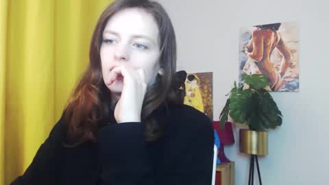 Snapshot of fancynadine chatting on February 3, 6:24 am Nadine online show from February 3, 6:24 am