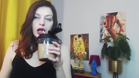 Snapshot of fancynadine chatting on February 5, 6:24 am Nadine online show from February 5, 6:24 am