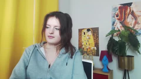 Snapshot of fancynadine chatting on February 13, 9:41 am Nadine online show from February 13, 9:41 am