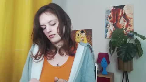 Snapshot of fancynadine chatting on March 6, 9:25 am Nadine online show from March 6, 9:25 am