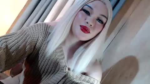 Snapshot of fantasticcock69_daniella chatting on June 20, 5:27 pm DANIELLA - DONT FORGET TO GIVE ME A THUMBSU UP online show from June 20, 5:27 pm