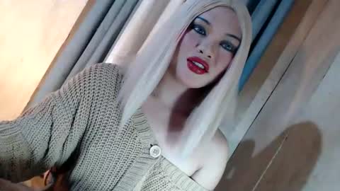Snapshot of fantasticcock69_daniella chatting on June 26, 8:35 pm DANIELLA - DONT FORGET TO GIVE ME A THUMBSU UP online show from June 26, 8:35 pm