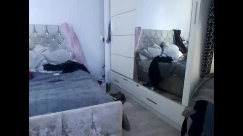 fantasticdeee online show from February 27, 9:11 am