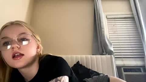 fantasyfairy555 online show from September 21, 12:34 am