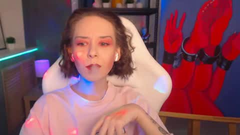 Fascinating   Eyes online show from December 8, 6:39 pm